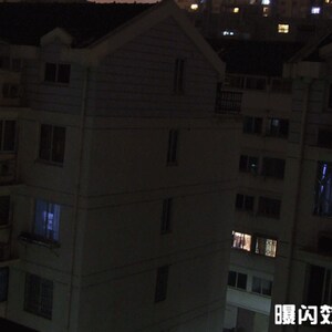 八鹰强光手电筒 LED变焦可充电远射 防水骑行家用带安全锤