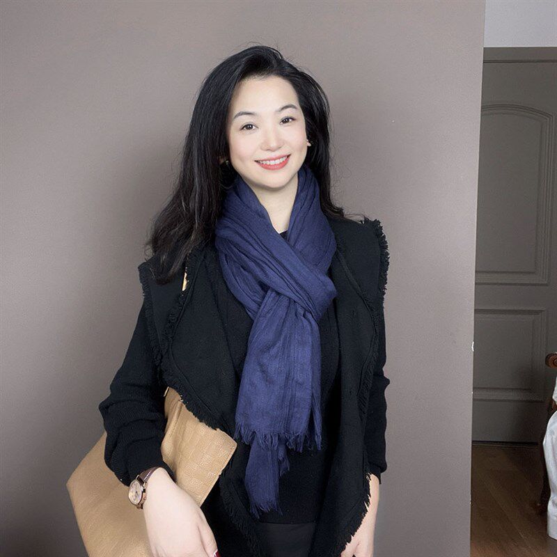 深蓝色棉麻围巾女春秋薄款纯色文艺长款冬季柔软保暖围脖披肩两用