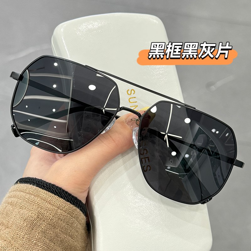 男士偏光防紫外线墨镜适用于大脸时尚太阳眼镜 黑框黑灰片设计 驱