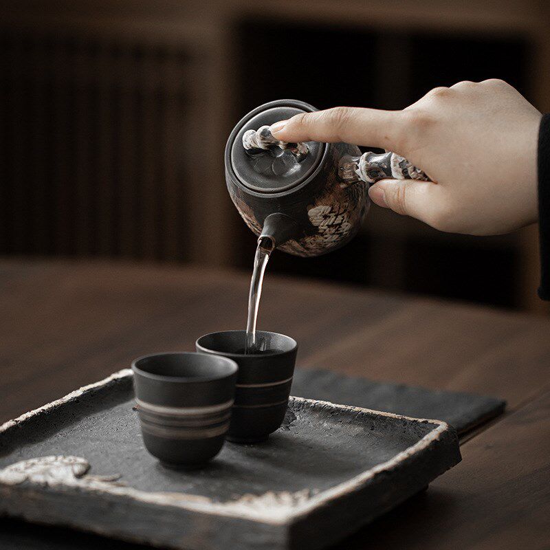 侘寂风粗陶侧把壶手工浮雕球孔滤茶泡茶器功夫新复古小号茶壶单壶