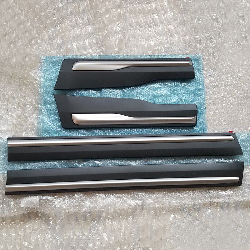 适用吉利博越车门护板带亮条前后车门装饰板防刮防撞条车身下护板