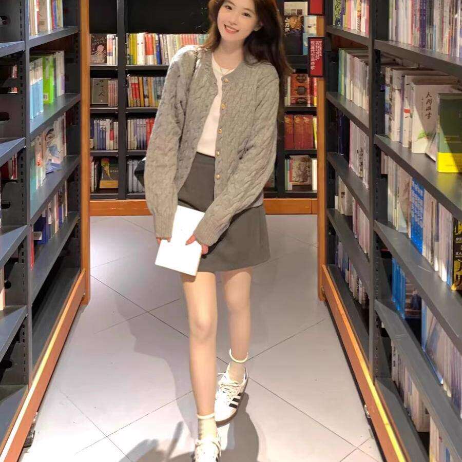 灰色麻花针织毛衣开衫外套女早春秋2025新款内搭学生短款穿搭上衣