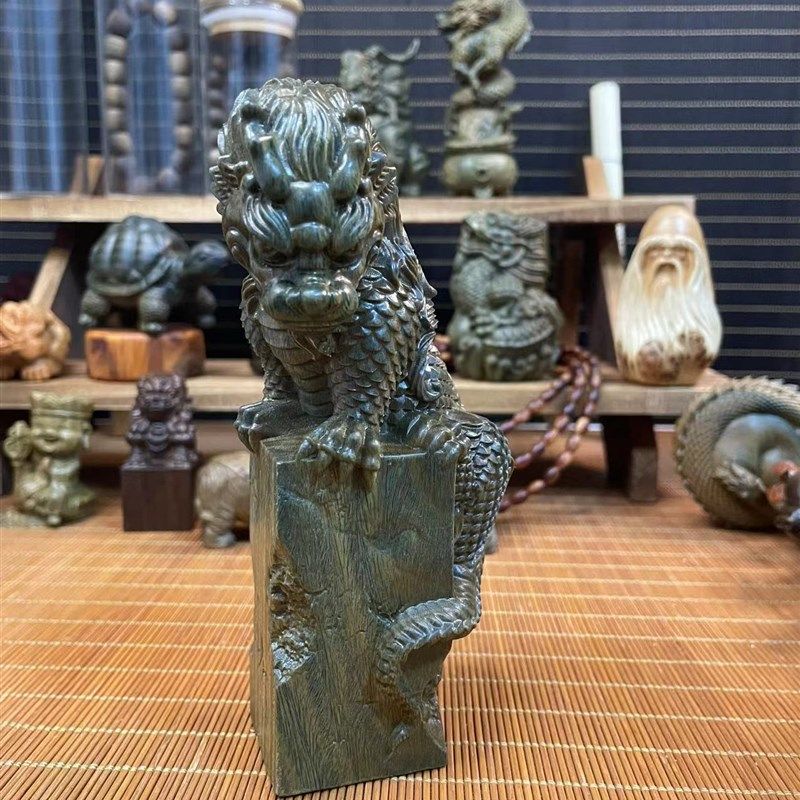 绿檀木雕镇水兽摆件盘龙玉玺创意文玩招财装饰桌面工艺品麒麟摆件