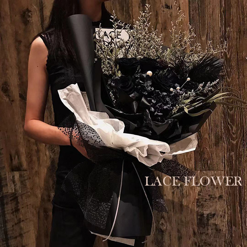 大手捧黑玫瑰永生花干花花束礼盒真花天然送男友生日保鲜花上海