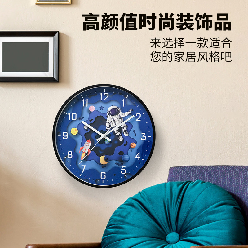 智能LED声控夜光挂钟客厅挂表静音钟表太空宇航员石英钟挂墙时钟
