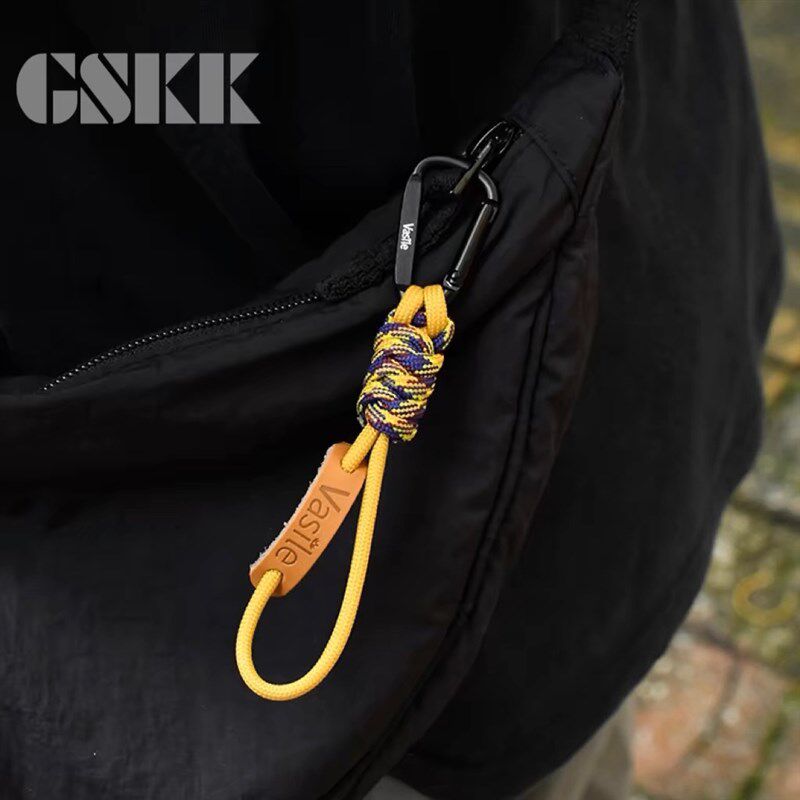 户外登山扣旅行露营背包挂件手机编织挂绳简约皮质高级汽车钥匙圈