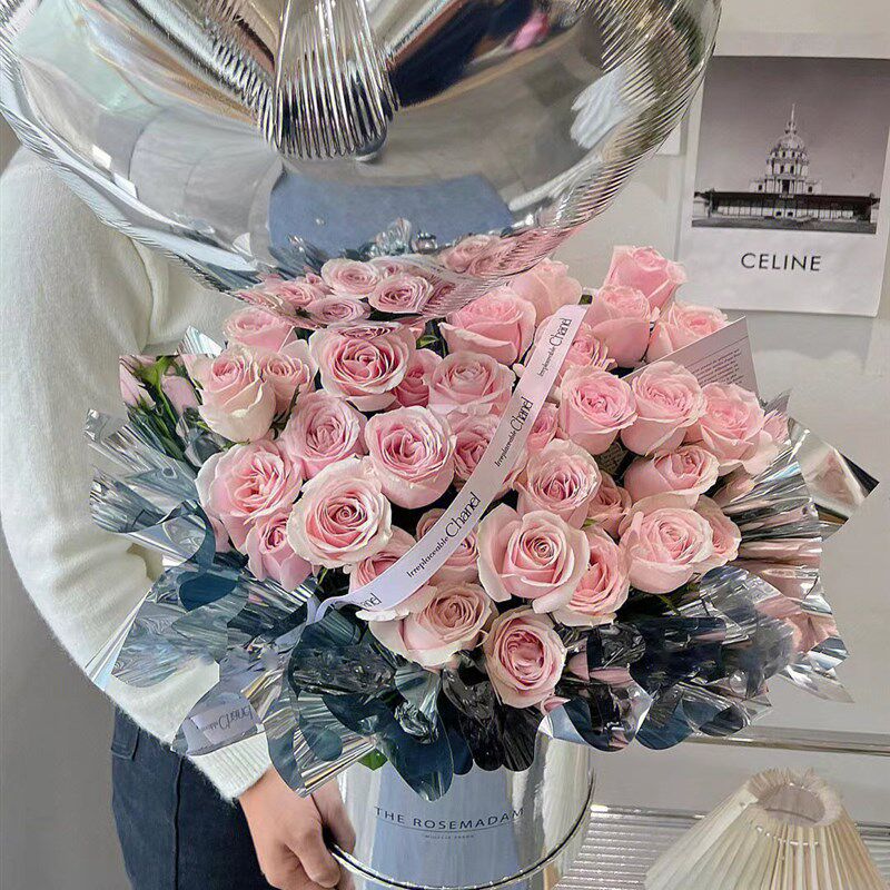 网红气球抱抱桶玫瑰花束生日鲜花速递同城上海北京广州杭州深圳店