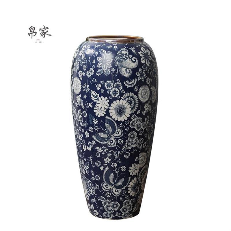 家居装饰品摆件景德镇陶瓷花器现代简约陶瓷花瓶复古青花瓷蝶恋花