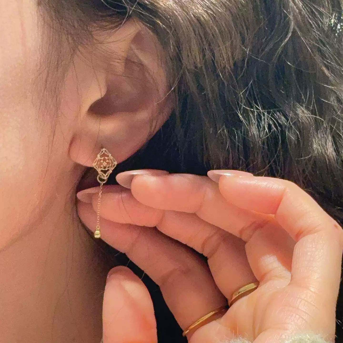 金色蕾丝流苏耳环女精致小众轻奢高级感百搭显脸瘦长款秋冬耳饰