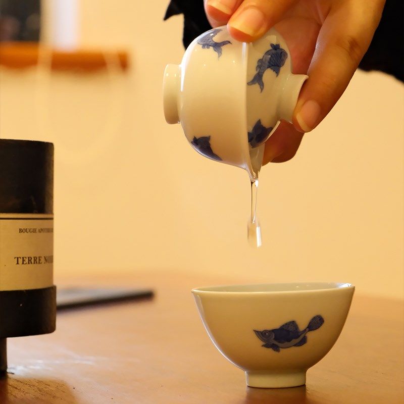 宛玉 迷你三鱼纹盖碗 三鱼小鸡心杯 茶器套组 手绘青花一人饮