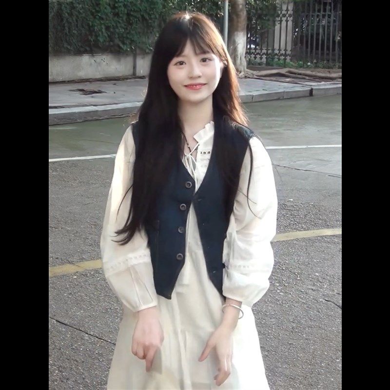 2024秋季新款甜美复古牛仔马甲背心+白色娃娃连衣裙学生女两件套
