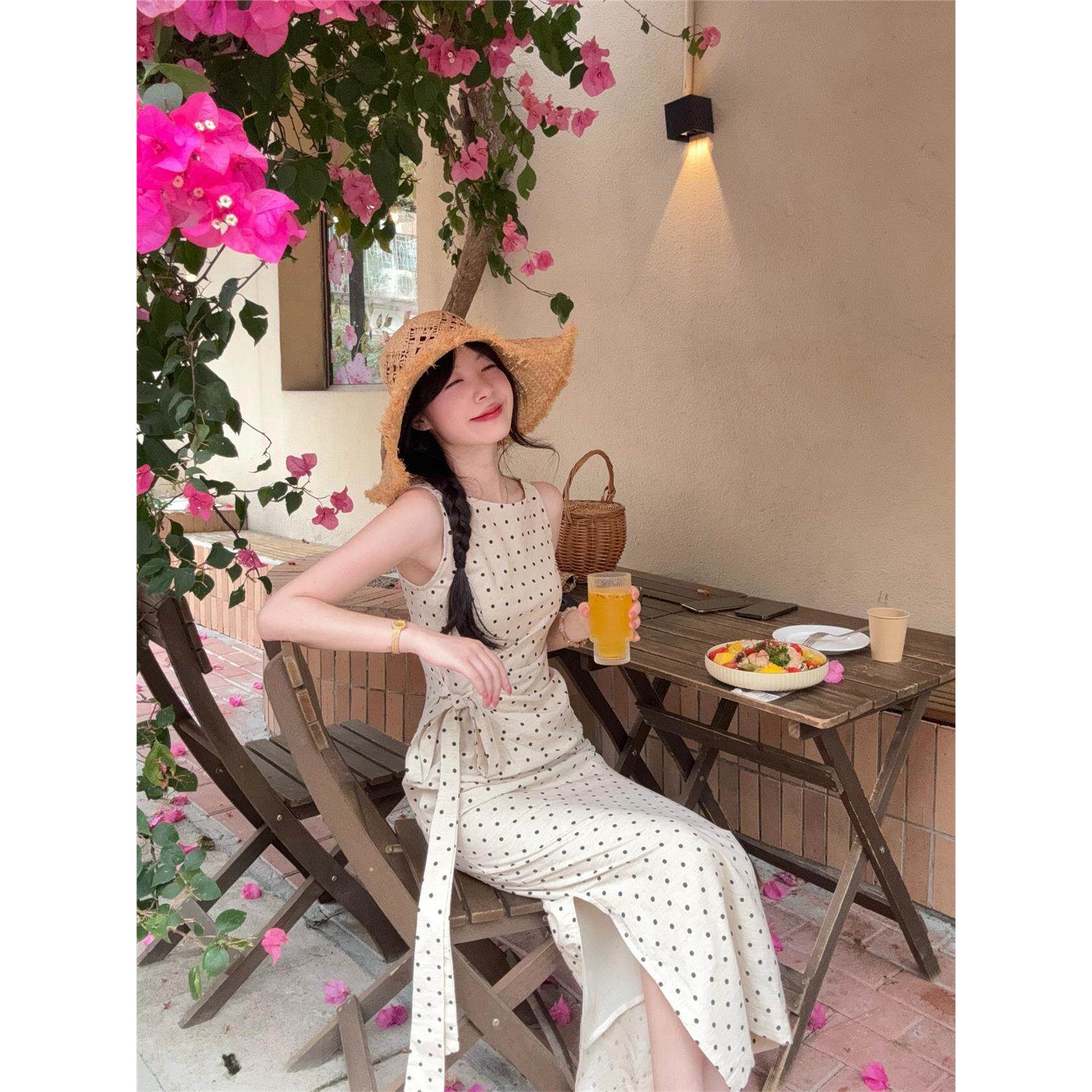 法式杏色波点开叉背心连