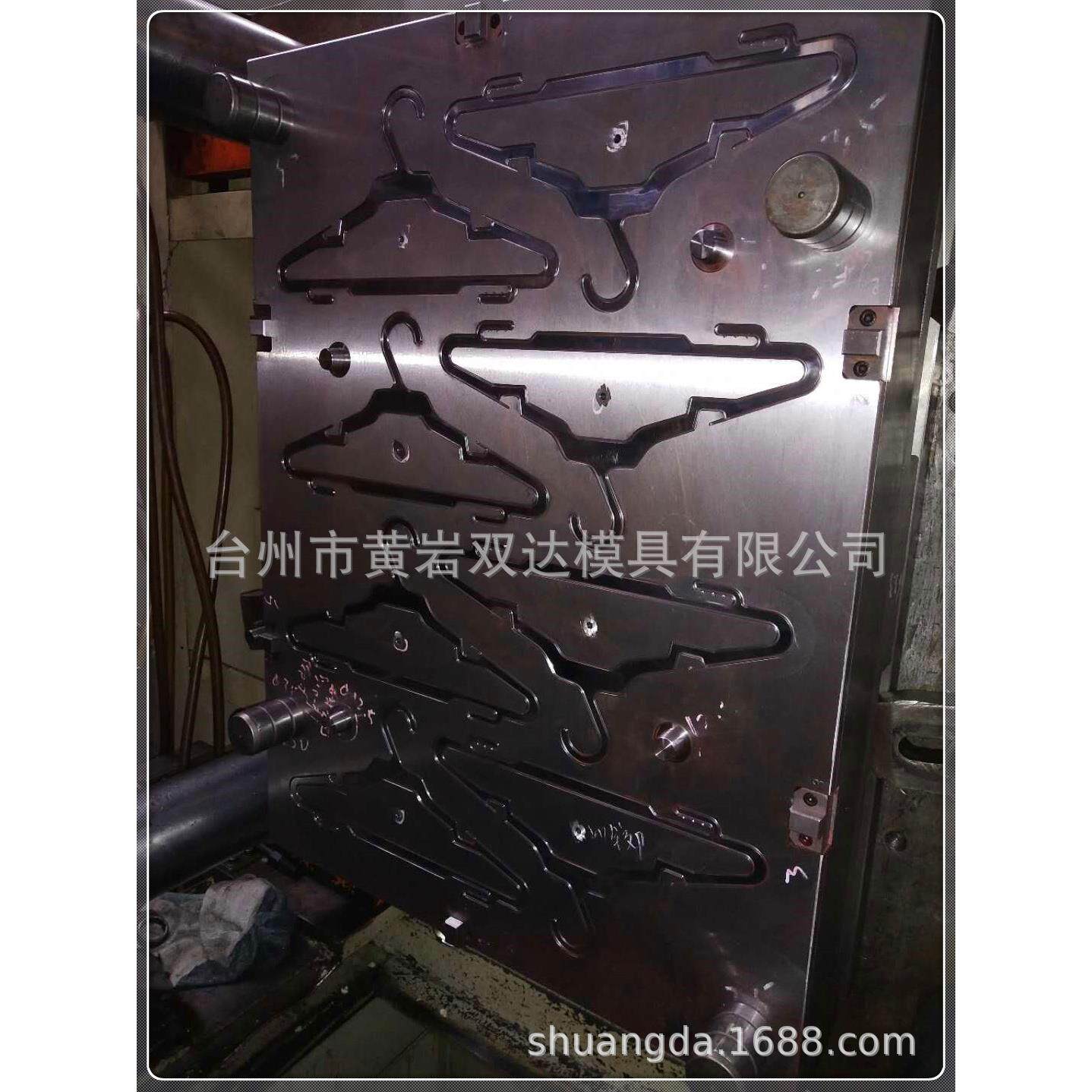 多腔塑料衣架注塑模具衣架模具台州黄岩双达模具厂