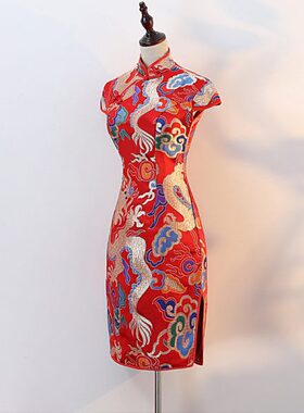 2023春夏红色短款中式改良旗袍晚礼服模特走秀演出服结婚旗袍礼服