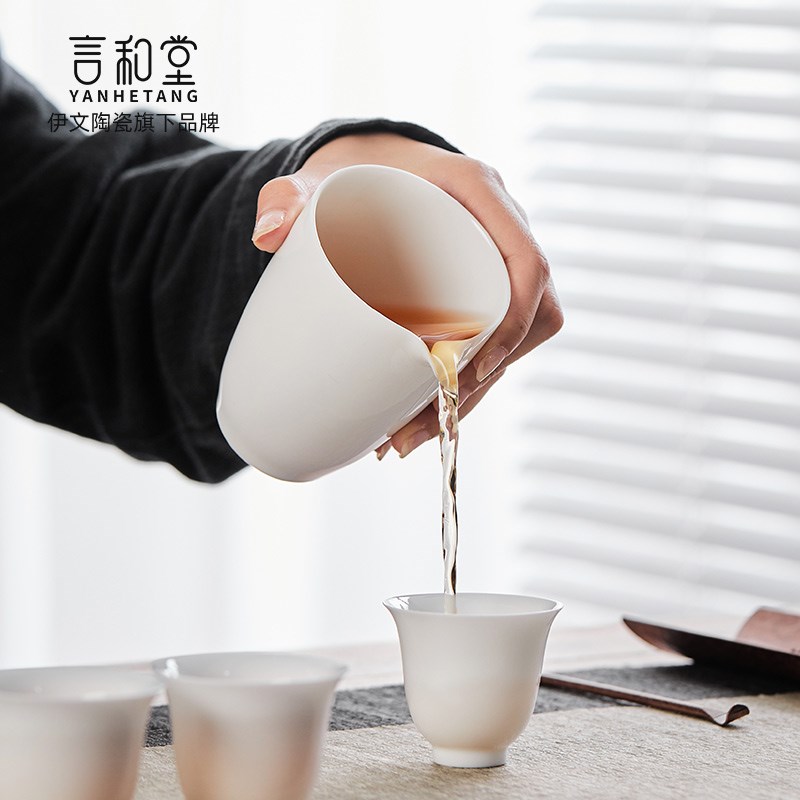 德化县产玉瓷公道杯功夫茶具配件 色釉工艺陶瓷家用分茶器