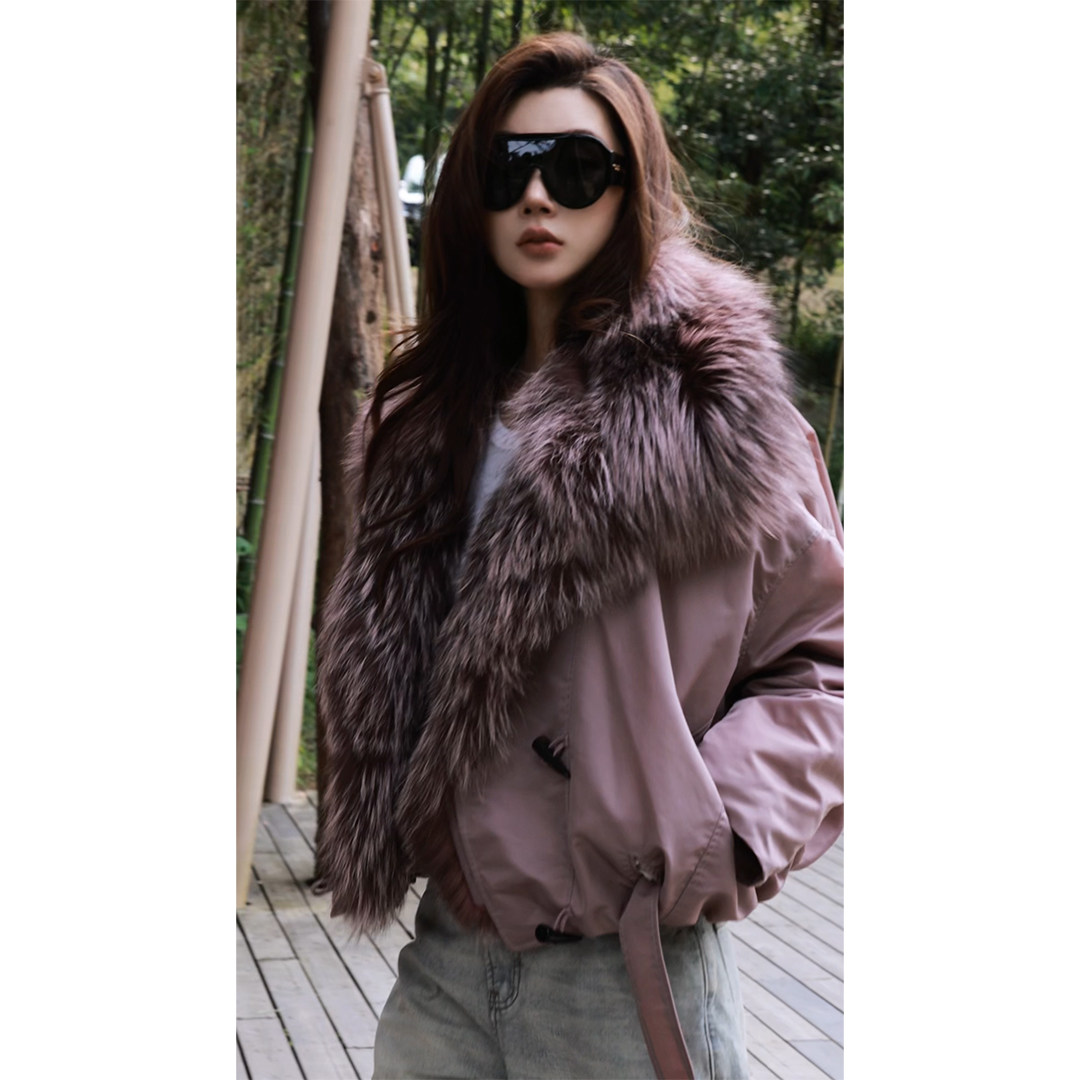 简约银狐脊背狐狸毛95白鹅绒服图片