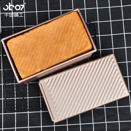 千团精工金色碳钢包边吐司模波纹不沾土司盒带盖模具烤箱用450g