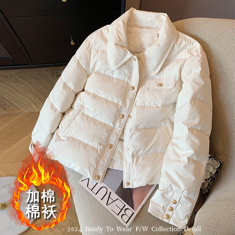 白色金扣小香风翻领羽绒棉服女2026冬新款时尚百搭气质保暖短外套