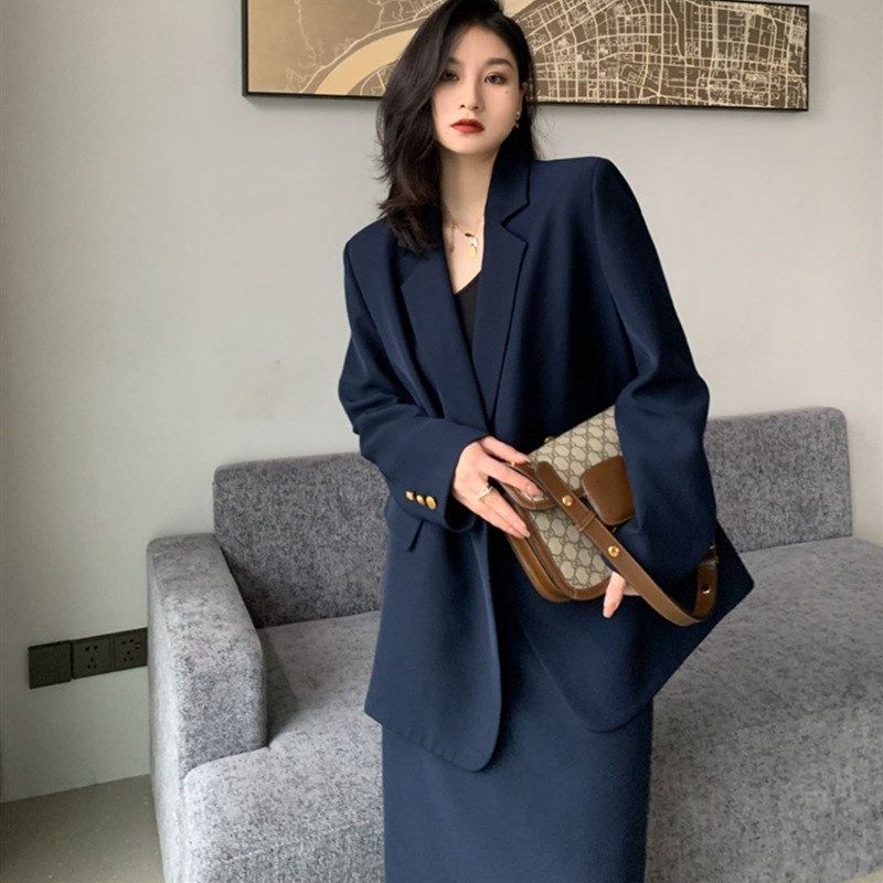 大码女装2023年早秋新款OL西装胖mm高级感200斤西服半裙两件套装