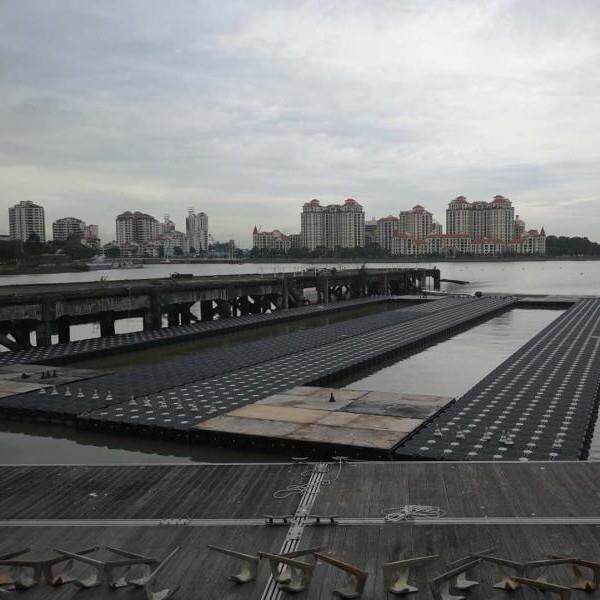 海上冲浪浮桥水上烟花表演平台游艇停靠吗码头水上应急救援平台