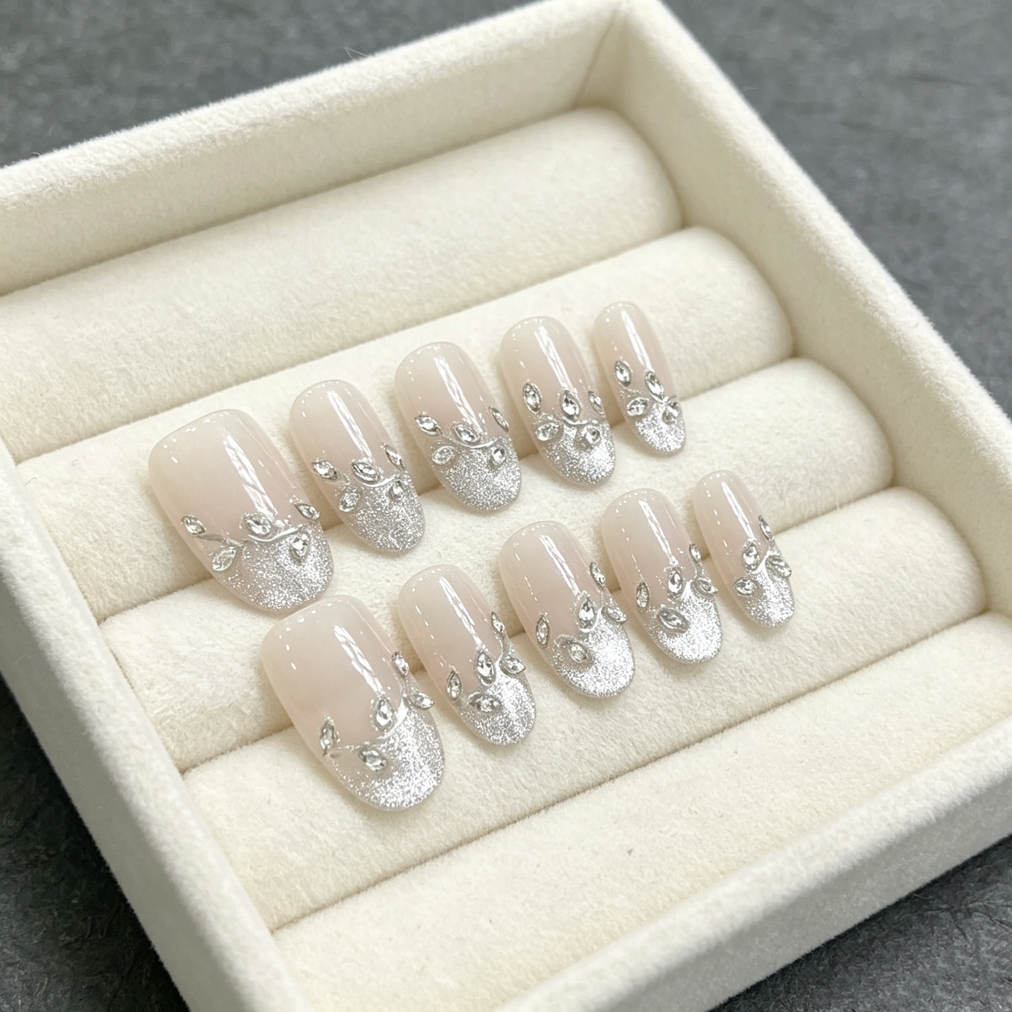 手工甲冰透裸色闪粉轻奢美甲成品