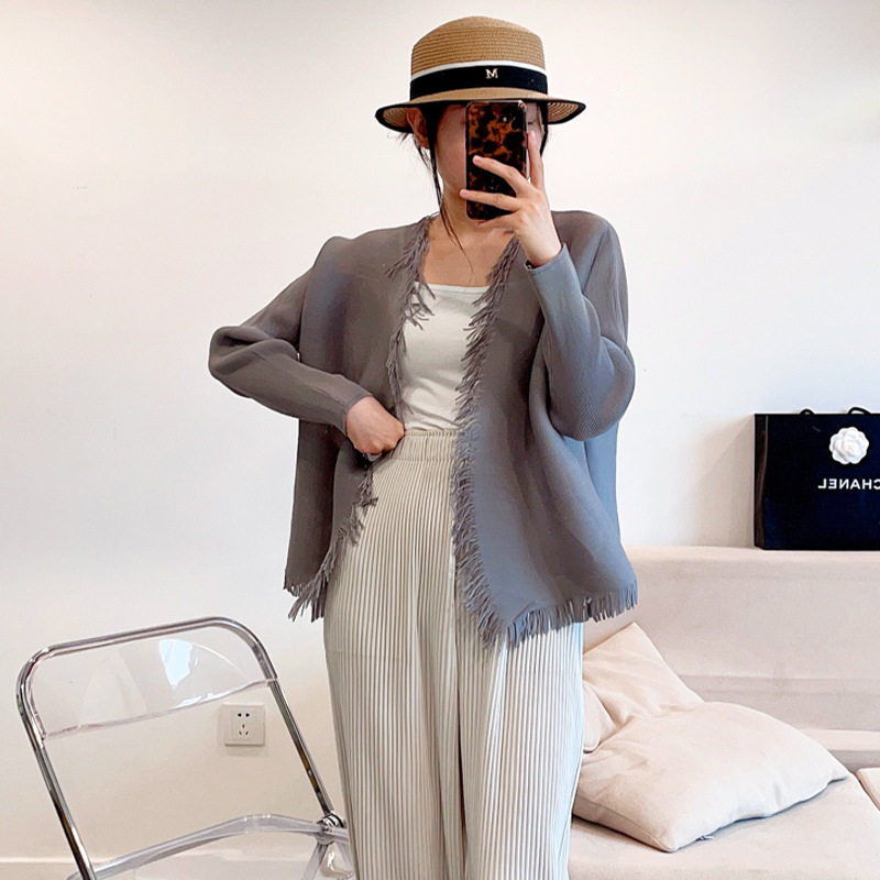 流苏披肩外套女百搭衣服春秋装新款宽松大码蝙蝠褶皱开衫上衣