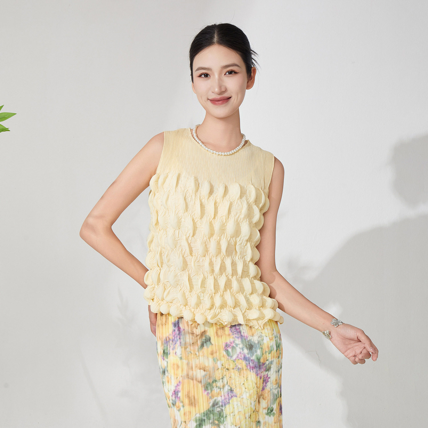 衣服女网红爆款夏天上衣设计感小众气质时尚褶皱无袖T恤小衫