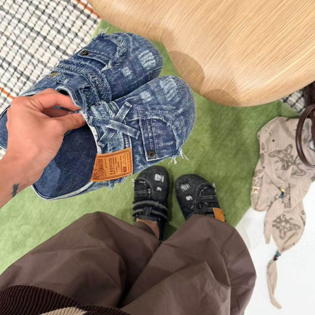 H55女鞋早秋新款牛仔做旧风小众高级感休闲百搭日常博肯拖鞋图片