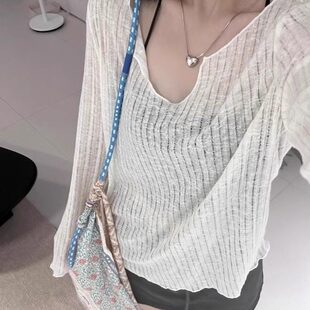 小V领罩衫女春装新款微透视性感辣妹长袖T恤夏季外穿冰丝防晒上衣