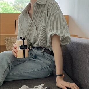 2025年夏季新款条纹短袖衬衣女士宽松设计感小众灰色衬衫别致上衣