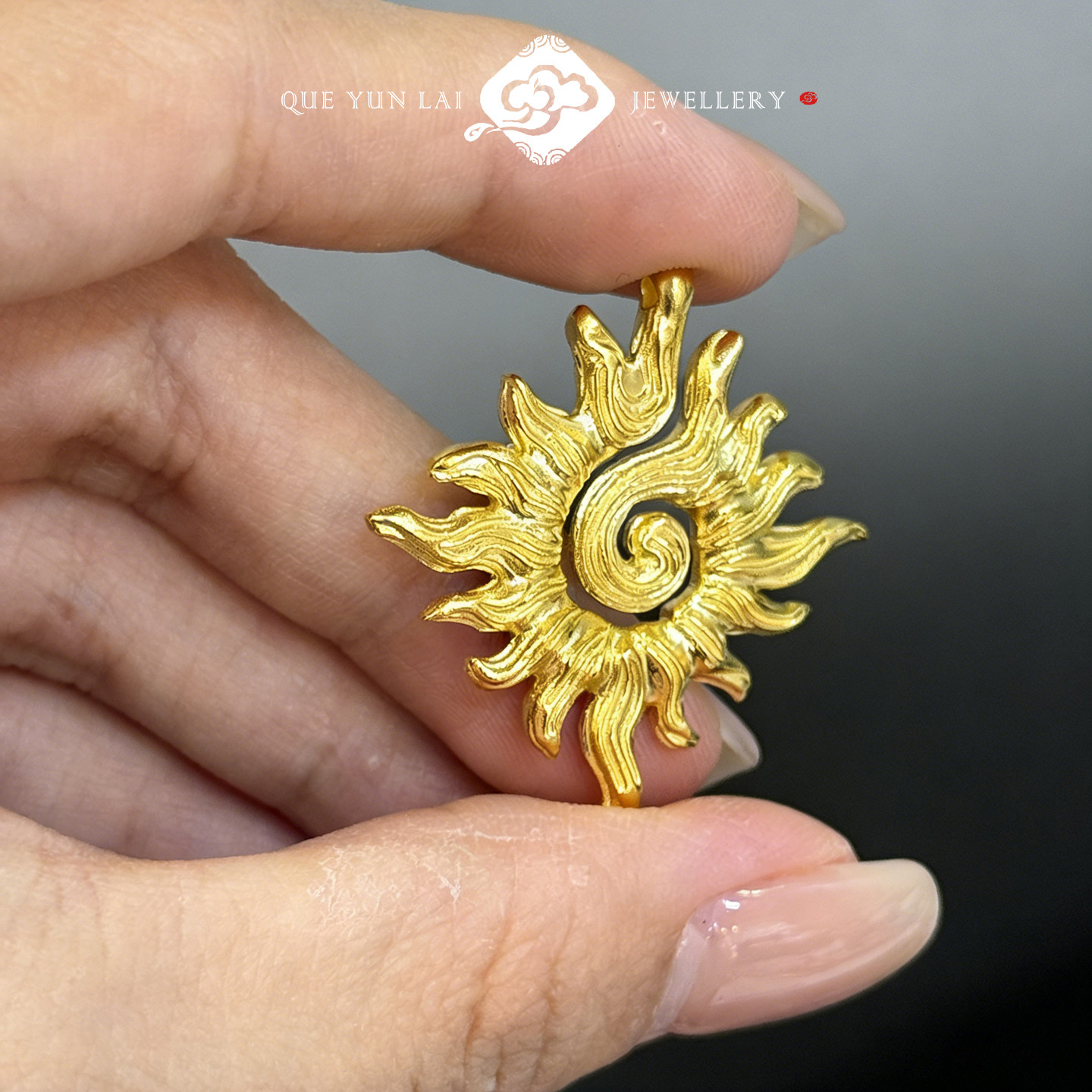 雀云来999足金太阳图腾古法黄金吊坠男款光面实心挂件个性设计
