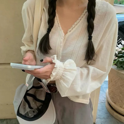 现H2026春季新韩国东大门tan*at气质温柔V领蕾丝单排扣长袖衬衫女