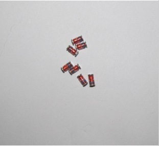 贴片稳压二极管 1W 1N4748 ZM4748 DL4748 LL41玻璃
