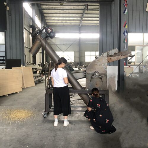 泰丰蛋白饲料冻玉米粉碎机 花生秧秸秆粉糠设备 旋风除尘玉米破碎