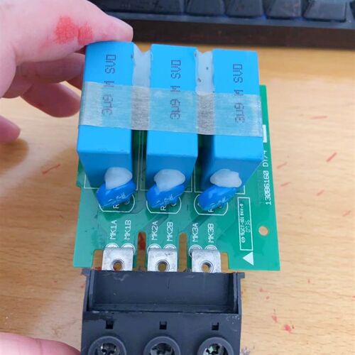 130B6160 DT/4丹佛斯变频器18.5 37KW输入塑料端子防雷滤波吸收板