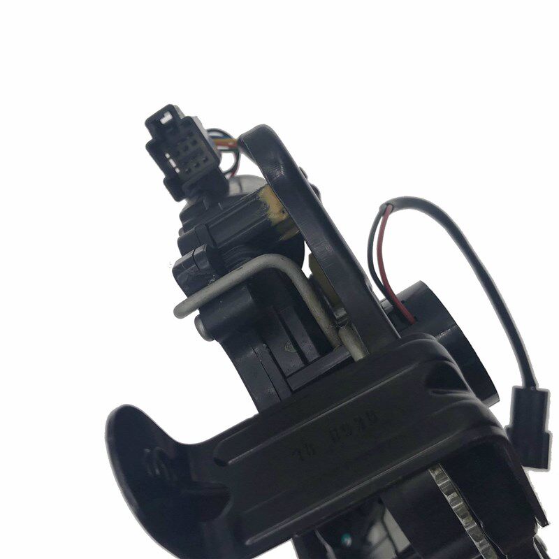 适用于长城魏城VV5/VV6/VV7/P8后背门尾门锁电动自吸式锁块锁机