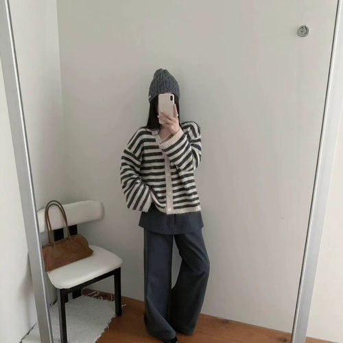 十三行V领羊驼毛厚款条纹开衫