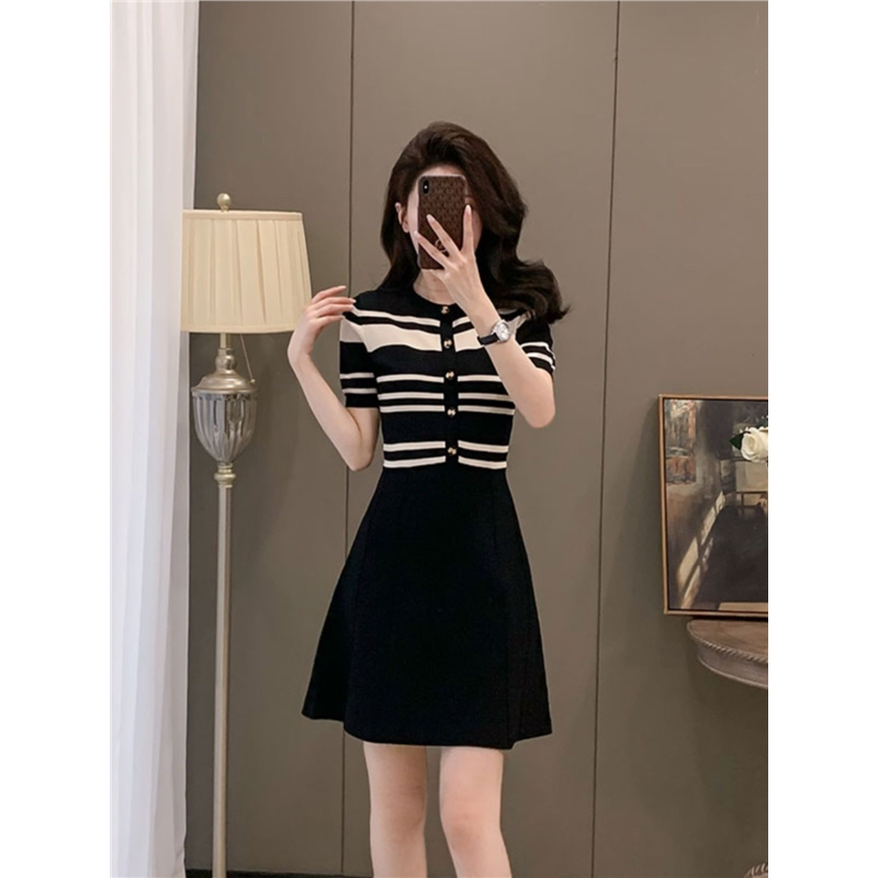 小香风针织连衣裙夏季2025条纹新款短袖气质收腰小个子显瘦裙子