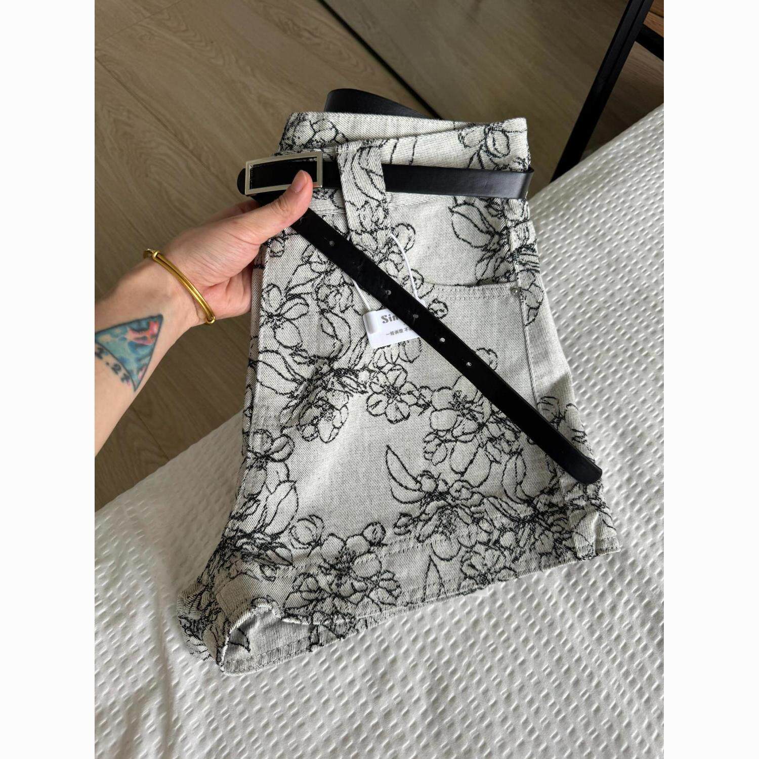 美式复古花朵刺绣牛仔短裤女夏季高腰显瘦超短裤辣妹a字包臀热裤