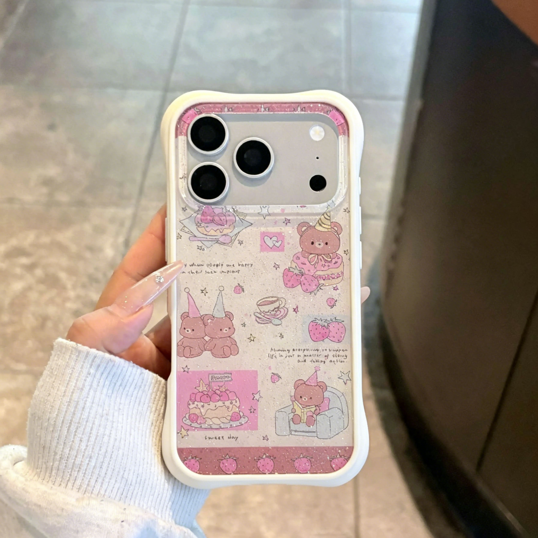 韩系闪粉草莓沙发看书长帽小棕熊适用iPhone17ProMax手机壳韩系苹果16PM防摔二合一边框15/14Pro少女心13女款