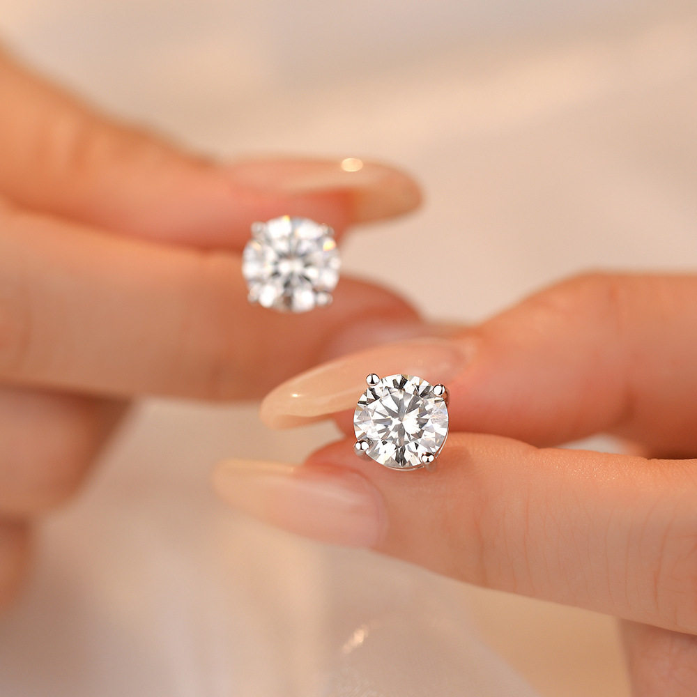经典一克拉四爪锆石耳钉女s925纯银百搭时尚轻奢二克拉莫桑石耳饰