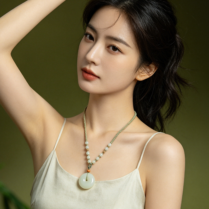 鑫浩矿业天然和田玉翠青编制款平安扣项链女小众吊坠锁骨链带证书
