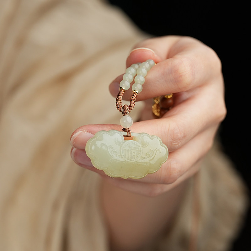 鑫浩矿业新疆天然和田玉如意锁吊坠项链祥云纹挂件送妈妈节日礼物