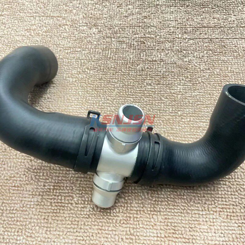适用于宝马F18 F10 F35 N20 320 520 525节温器到水泵四通水管铝
