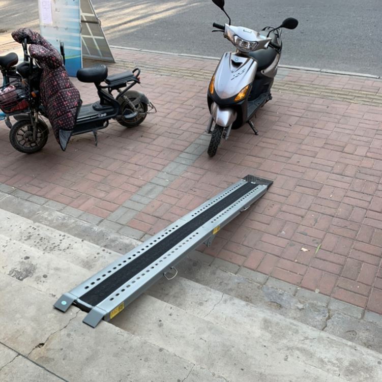 装车神器无障碍坡道板台阶斜坡板摩托车轮椅电动车上车楼梯