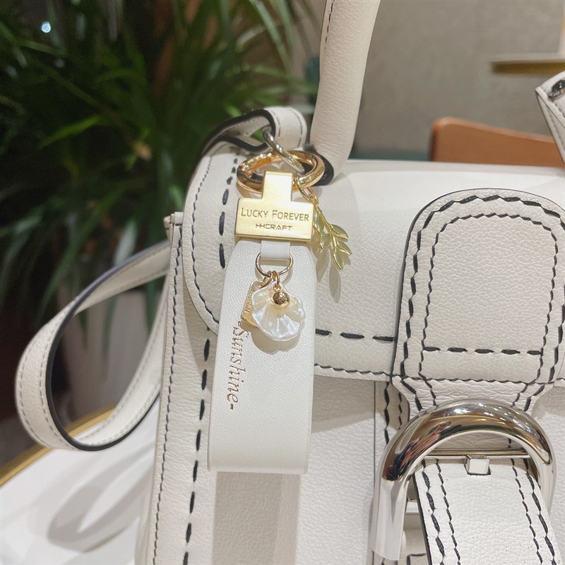 光月法式汽车钥匙扣包包挂件精致合金皮绳扣韩国高档贝壳女挂饰图片