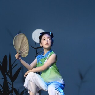 新款童年的夏夜儿童演出服民族扇子舞演出服舞台板凳道具表演服