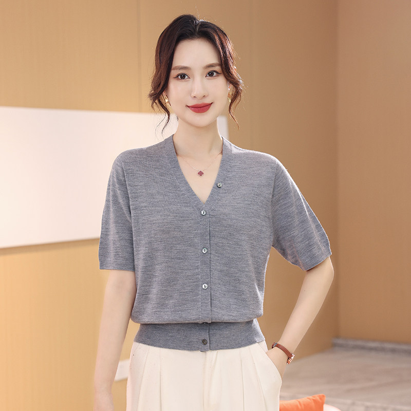 【大潘专享】100%可机洗绵羊毛无缝新款显瘦V领短袖细腻羊毛衫女T