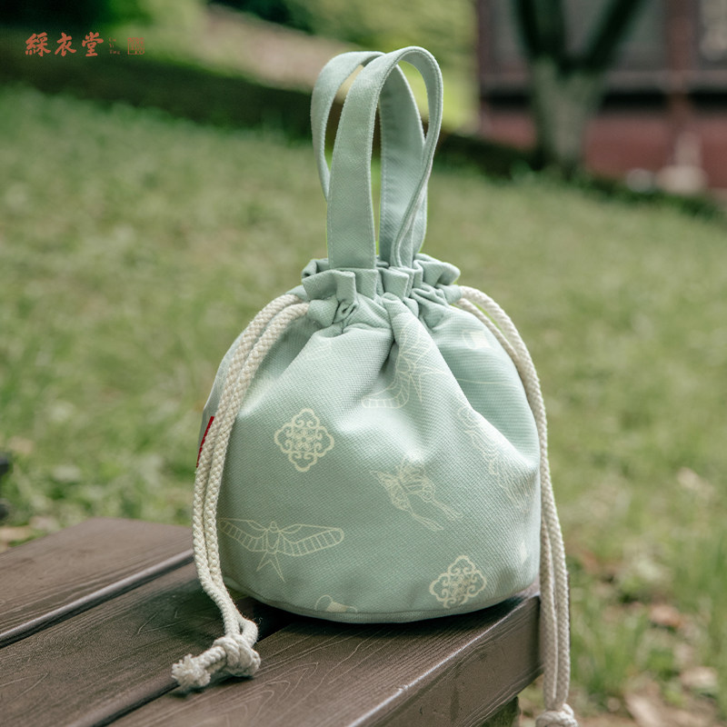 彩衣堂国风清新抽绳束口袋手提手拎女手机遛弯收纳包水桶包学生