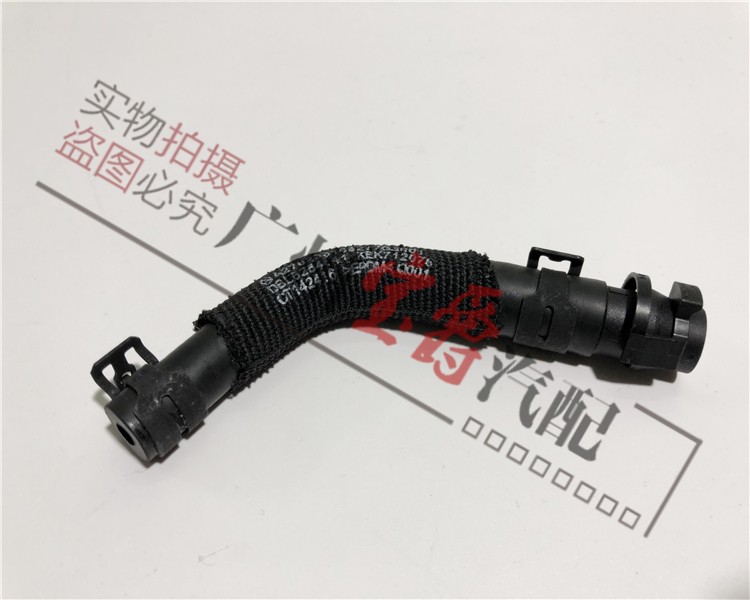 适用W176奔驰W117缸盖W156水管B200A180GLA220软管CLA200接头W246